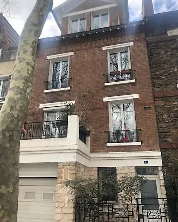 Big House With Terrace In * Paris